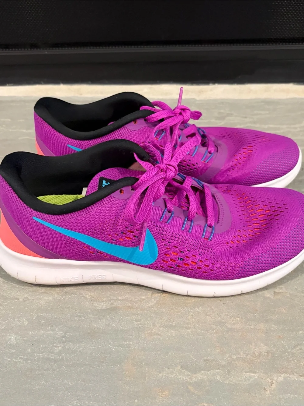 Nike Women's Free RN Sneakers Size 8 - Picture 3 of 7